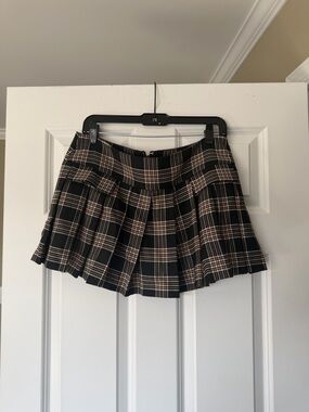 Alice + Olivia Black and Tan Plaid Pleated Mini Skirt